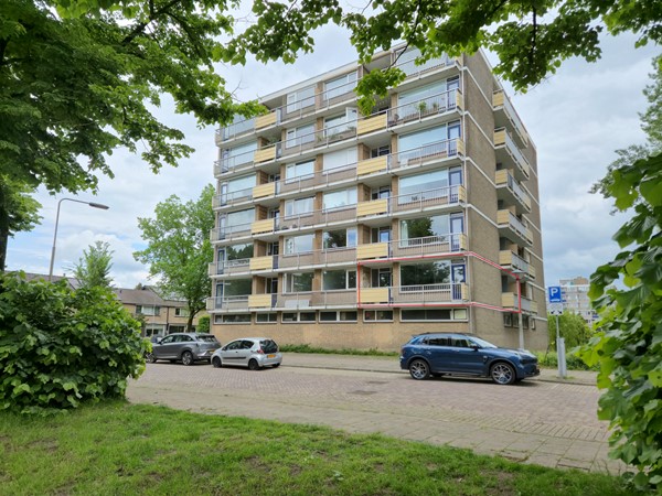 Te koop: Ruim 3-kamer appartement met twee balkons